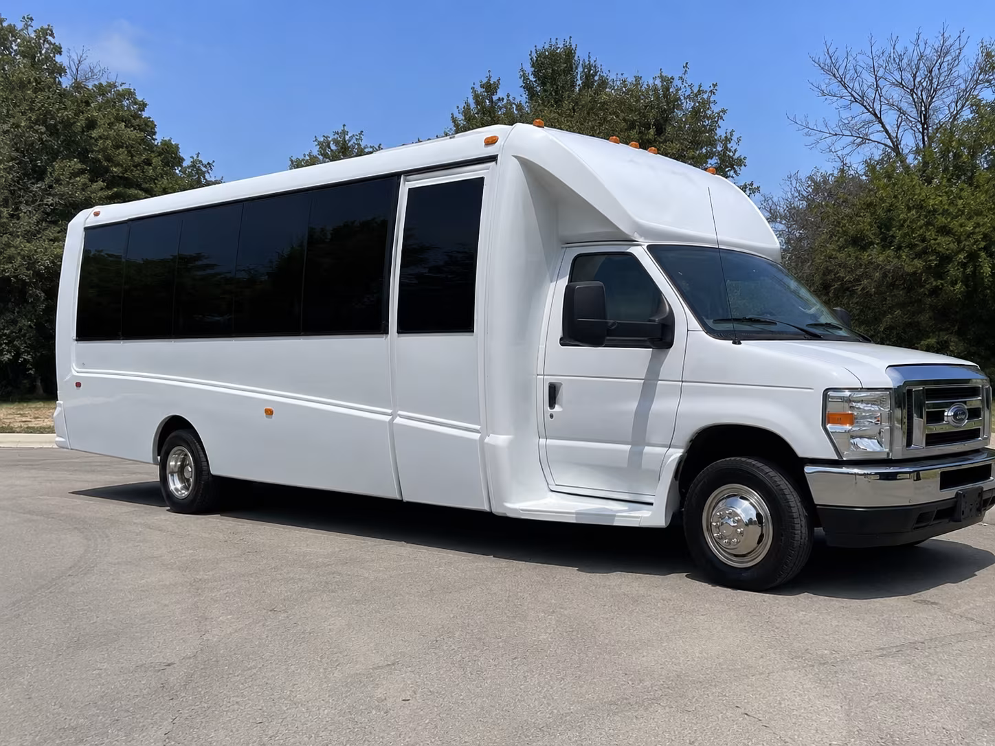 Santa Rosa Winery Tour & Pub Crawl Transportation party bus exterior